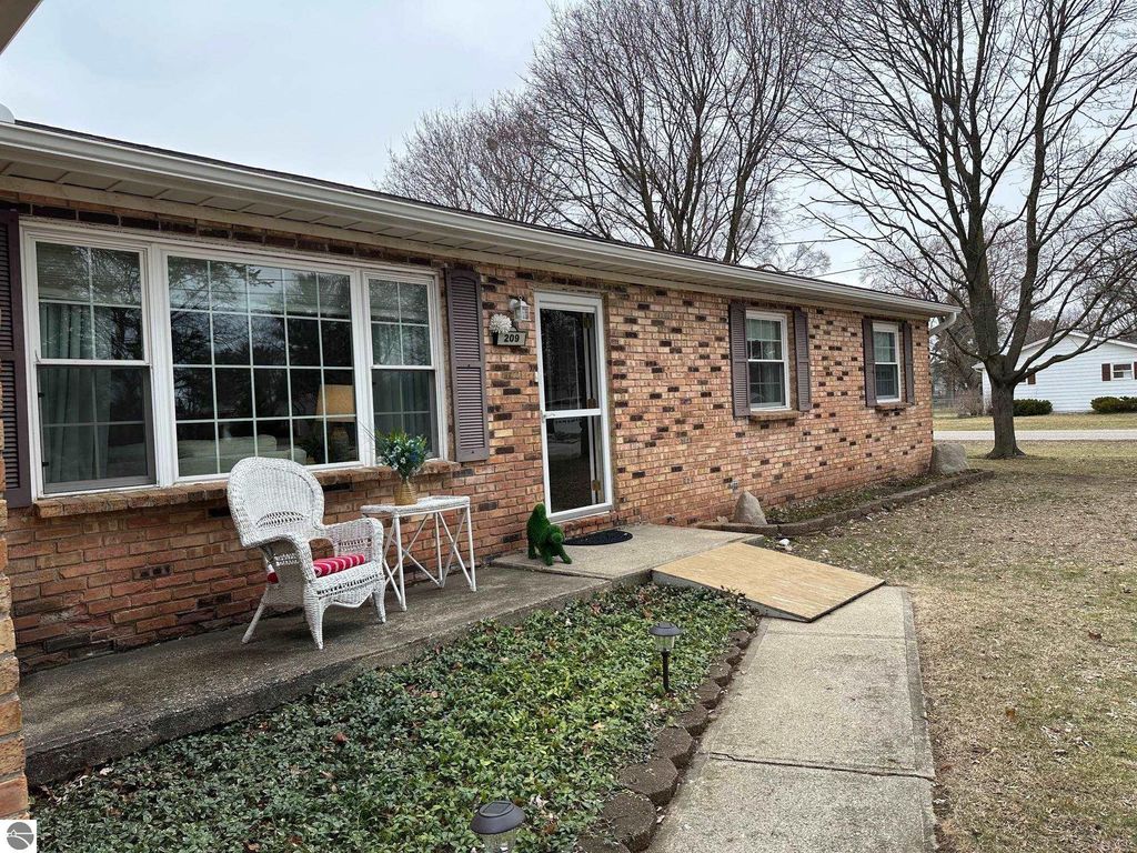 Image 31 of property listing at 209 West Drive, Mt Pleasant, MI 48858