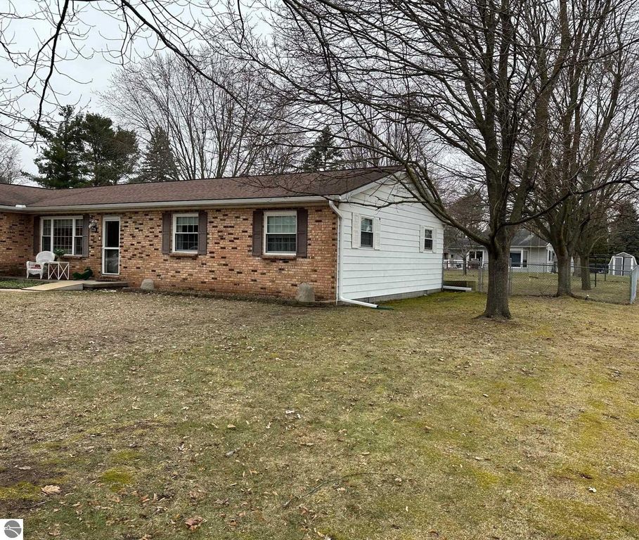 Image 32 of property listing at 209 West Drive, Mt Pleasant, MI 48858
