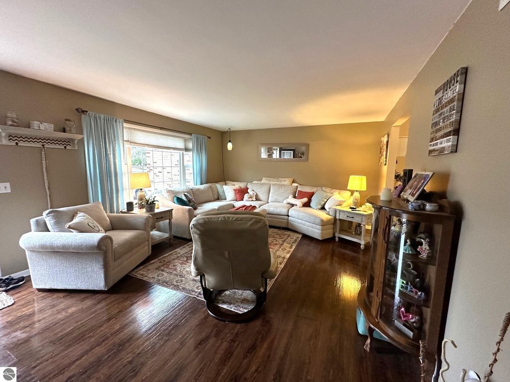 Image 6 of property listing at 209 West Drive, Mt Pleasant, MI 48858