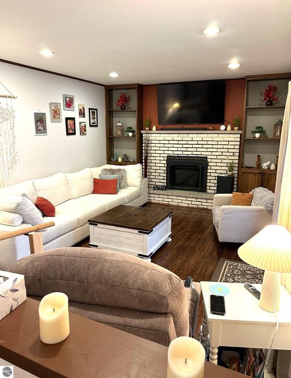 Image 7 of property listing at 209 West Drive, Mt Pleasant, MI 48858