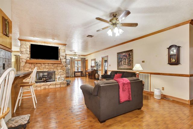 9310 S Business 6, Navasota, TX 77868