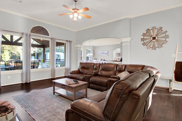 33402 Hillside Drive, Pinehurst, TX 77362