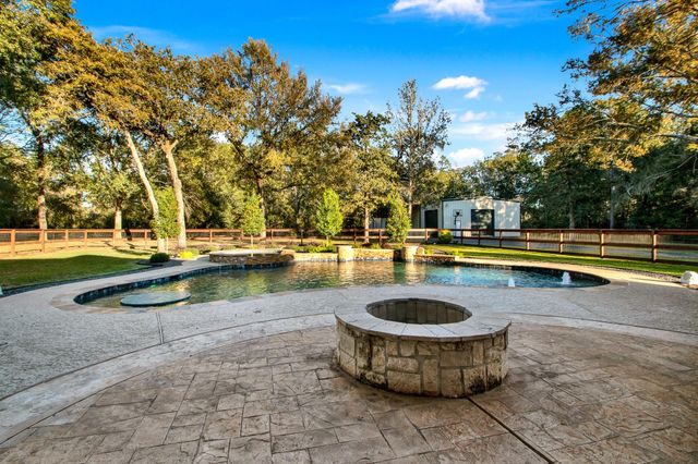 33402 Hillside Drive, Pinehurst, TX 77362