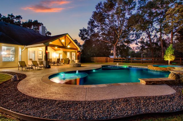 33402 Hillside Drive, Pinehurst, TX 77362