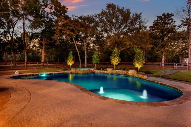 33402 Hillside Drive, Pinehurst, TX 77362