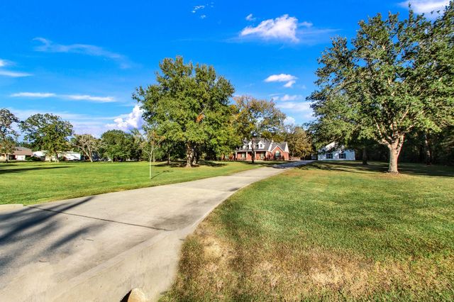 33402 Hillside Drive, Pinehurst, TX 77362