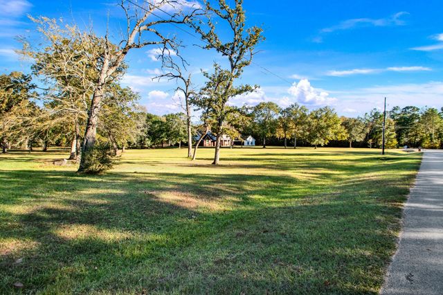 33402 Hillside Drive, Pinehurst, TX 77362