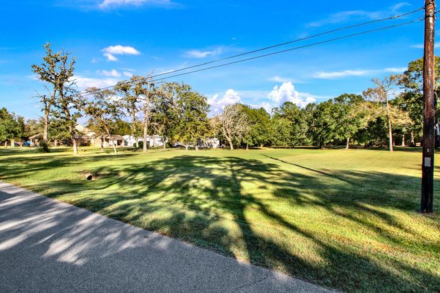 33402 Hillside Drive, Pinehurst, TX 77362