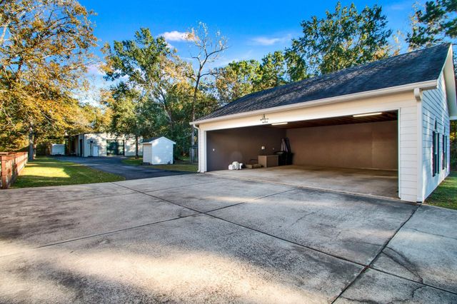 33402 Hillside Drive, Pinehurst, TX 77362