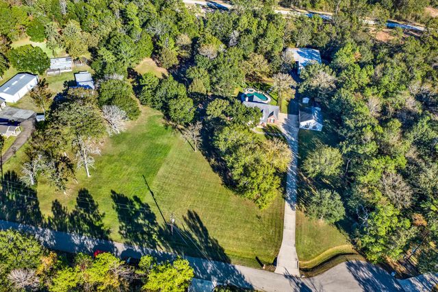 33402 Hillside Drive, Pinehurst, TX 77362