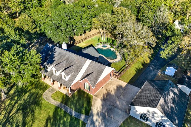 33402 Hillside Drive, Pinehurst, TX 77362