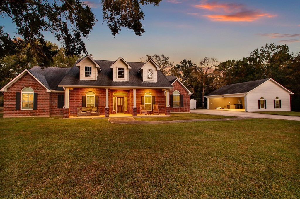 33402 Hillside Drive, Pinehurst, TX 77362