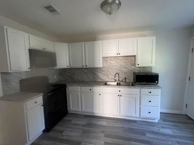 2101 Merlin Street, Bay City, TX 77414