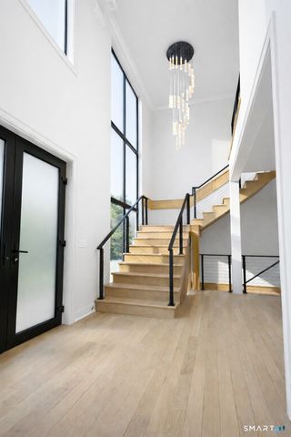 20 North Lake Shore Drive, Brookfield, CT 06804