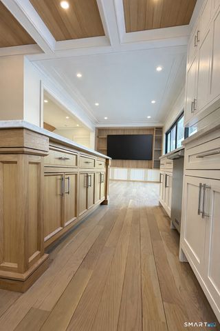 20 North Lake Shore Drive, Brookfield, CT 06804