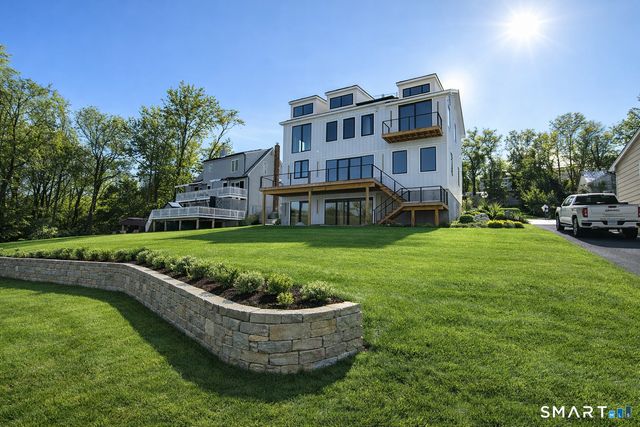 20 North Lake Shore Drive, Brookfield, CT 06804