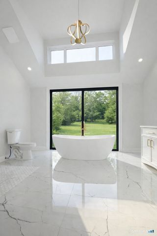 20 North Lake Shore Drive, Brookfield, CT 06804