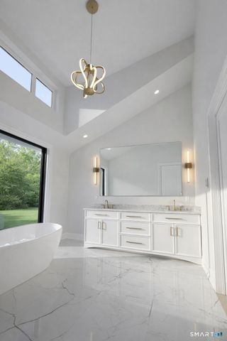 20 North Lake Shore Drive, Brookfield, CT 06804