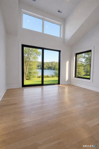 20 North Lake Shore Drive, Brookfield, CT 06804