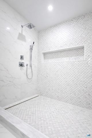 20 North Lake Shore Drive, Brookfield, CT 06804