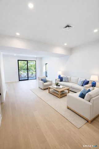 20 North Lake Shore Drive, Brookfield, CT 06804