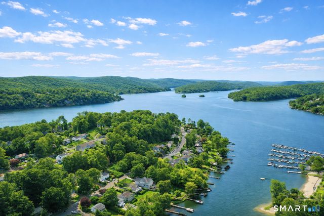 20 North Lake Shore Drive, Brookfield, CT 06804