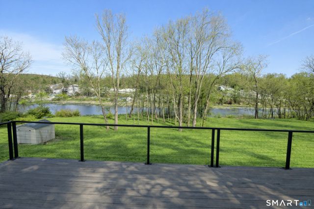 20 North Lake Shore Drive, Brookfield, CT 06804