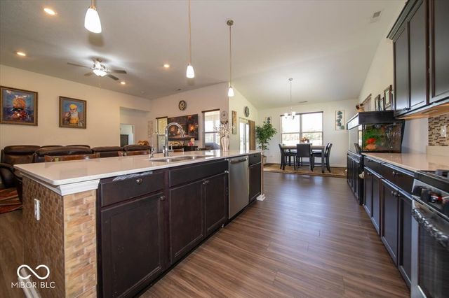 564 Lanai Lane, Greenwood, IN 46143