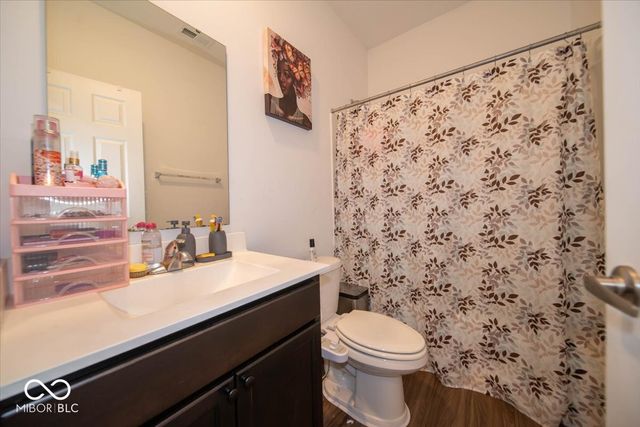 564 Lanai Lane, Greenwood, IN 46143