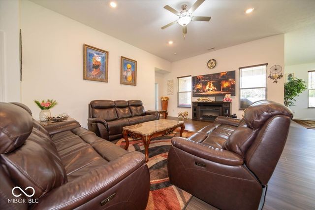 564 Lanai Lane, Greenwood, IN 46143
