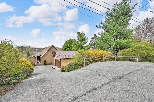 464 WYNONAH DR, Auburn, PA 17922
