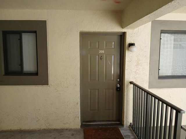 522 Trace Circle 205, Deerfield Beach, FL 33441
