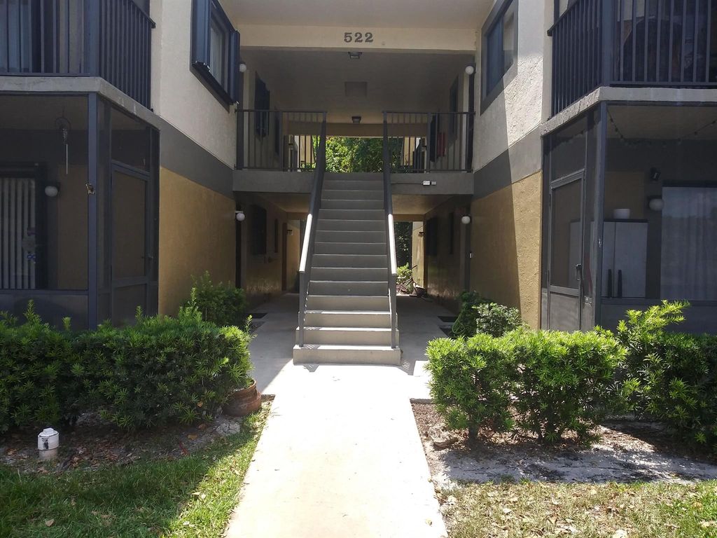 522 Trace Circle 205, Deerfield Beach, FL 33441