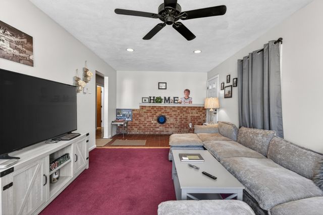 157 Maplewood Ave, Gloucester, MA 01930
