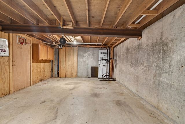 157 Maplewood Ave, Gloucester, MA 01930