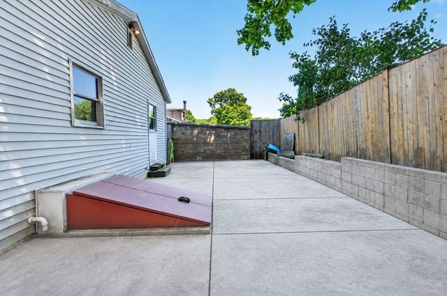 157 Maplewood Ave, Gloucester, MA 01930