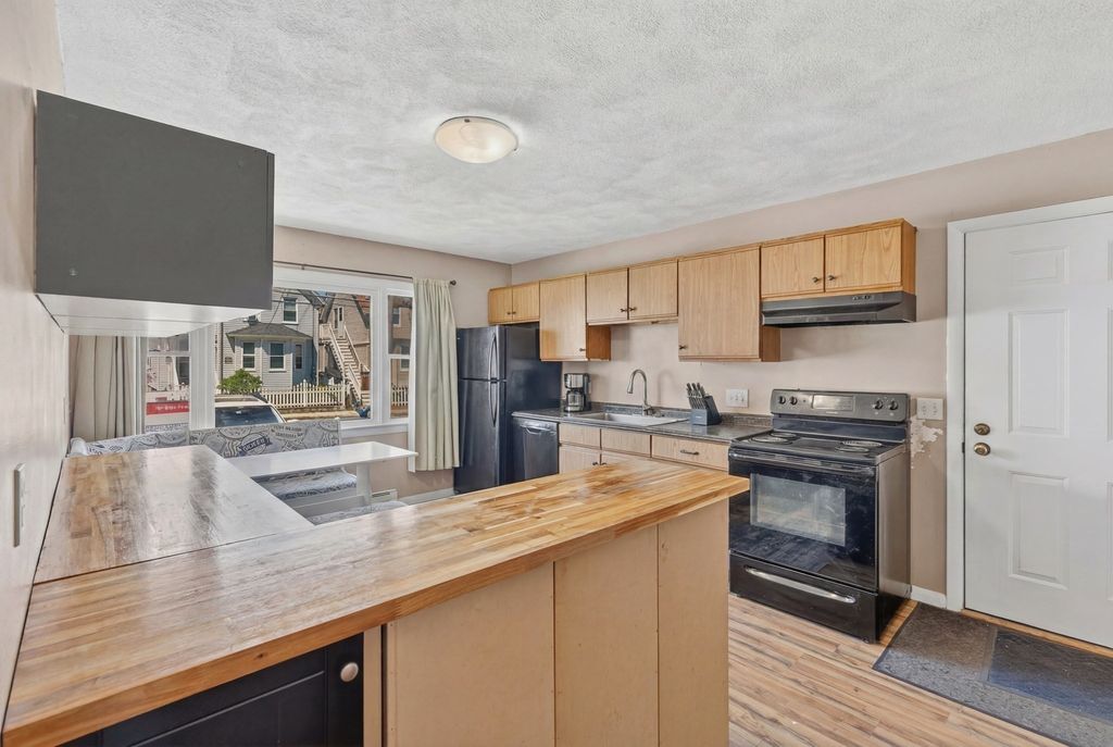 157 Maplewood Ave, Gloucester, MA 01930