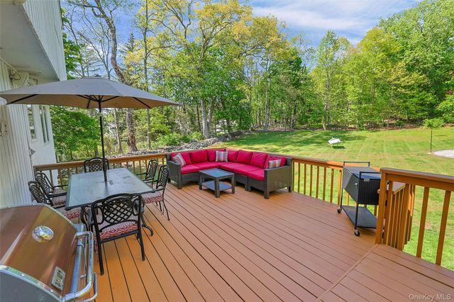 20 Sandstone Trail, New City, NY 10956
