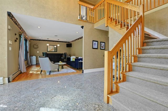 20 Sandstone Trail, New City, NY 10956