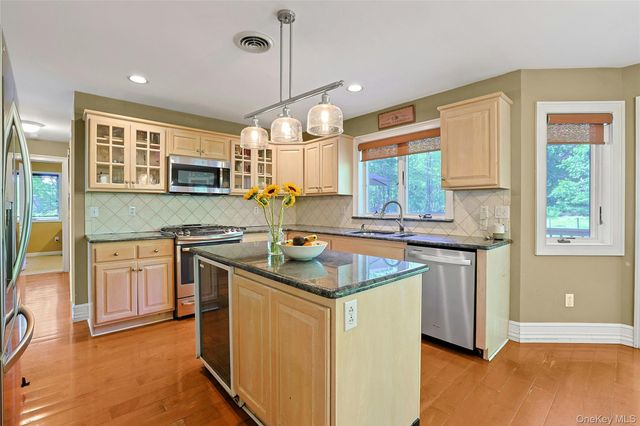20 Sandstone Trail, New City, NY 10956
