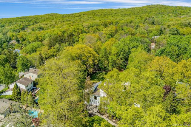 20 Sandstone Trail, New City, NY 10956