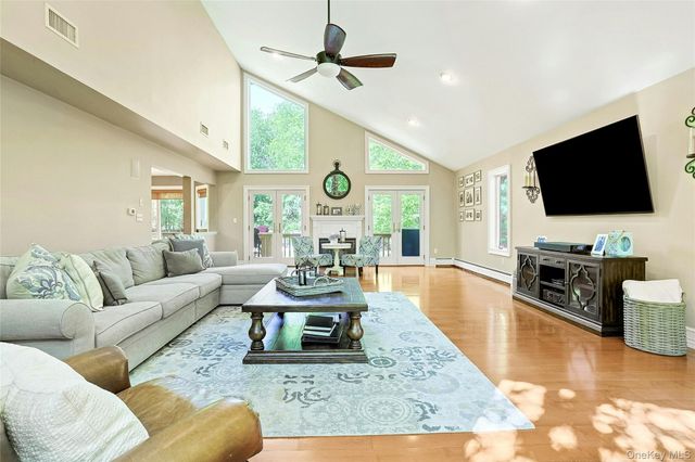 20 Sandstone Trail, New City, NY 10956