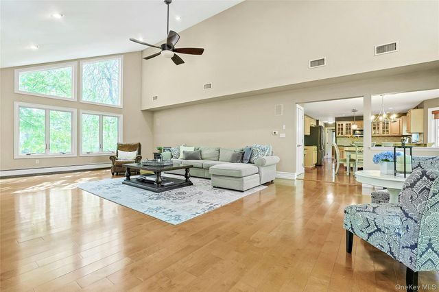 20 Sandstone Trail, New City, NY 10956