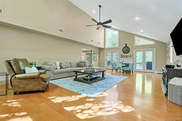 20 Sandstone Trail, New City, NY 10956