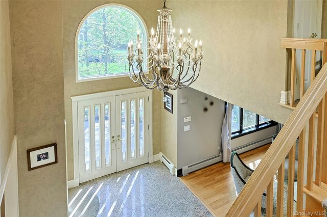 20 Sandstone Trail, New City, NY 10956