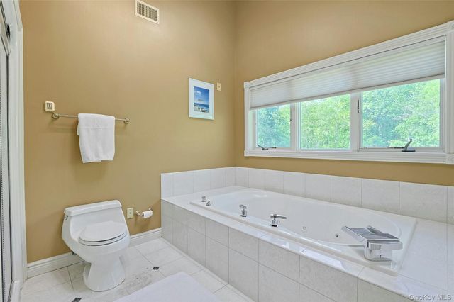 20 Sandstone Trail, New City, NY 10956
