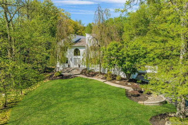 20 Sandstone Trail, New City, NY 10956
