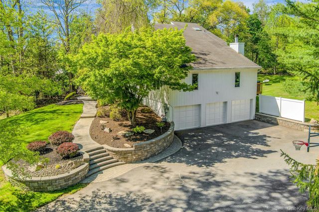 20 Sandstone Trail, New City, NY 10956