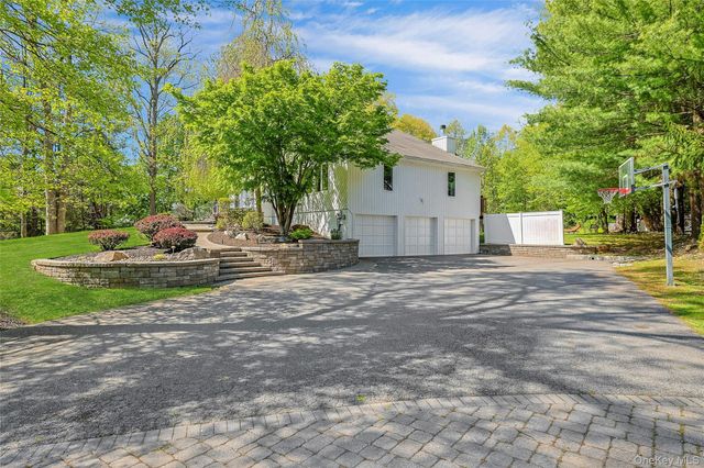 20 Sandstone Trail, New City, NY 10956
