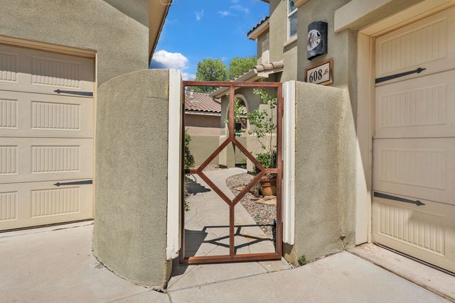 608 Bosque Verde Lane NW, Albuquerque, NM 87104